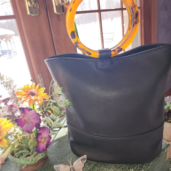 Elegant Black Tote Bag with Tortoiseshell Handle - Picture 4 of 5